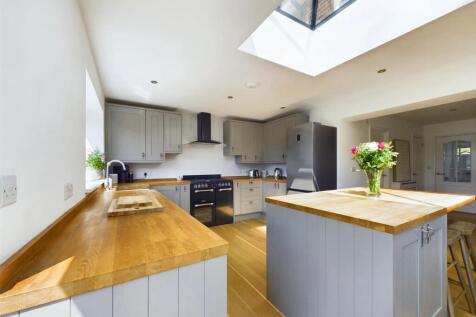 OPEN PLAN LIVING/ KITCHEN/ DINING AREA