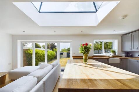 OPEN PLAN LIVING/ KITCHEN/ DINING AREA