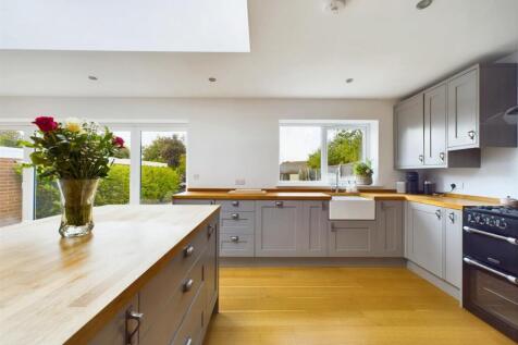 OPEN PLAN LIVING/ KITCHEN/ DINING AREA