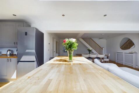 OPEN PLAN LIVING/ KITCHEN/ DINING AREA
