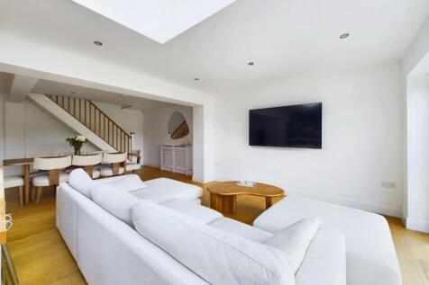 OPEN PLAN LIVING/ KITCHEN/ DINING AREA