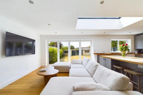 OPEN PLAN LIVING/ KITCHEN/ DINING AREA