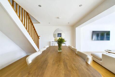 OPEN PLAN LIVING/ KITCHEN/ DINING AREA