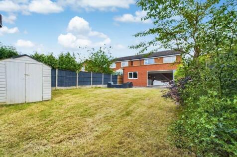LARGE PRIVATE REAR GARDEN.jpeg