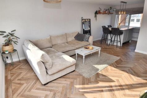Living Lounge/Kitchen/Dining Room