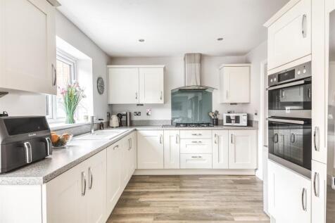 Living Kitchen / Dining Room