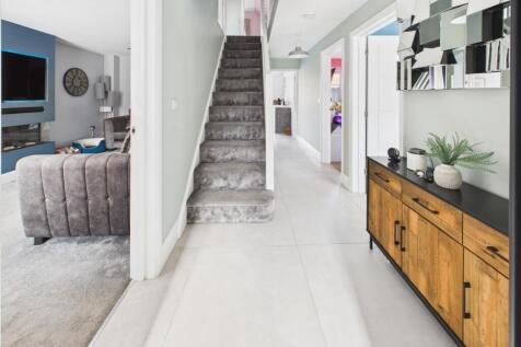 Light, Spacious &amp; Stunning Hallway
