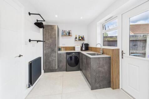 Practical &amp; Spacious Utility Room