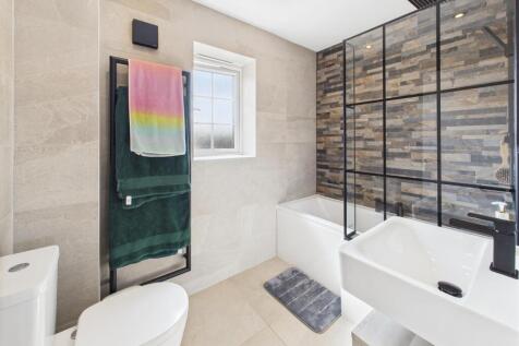 Stunning Family Bathroom
