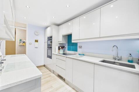 High Specification Fitted Kitchen