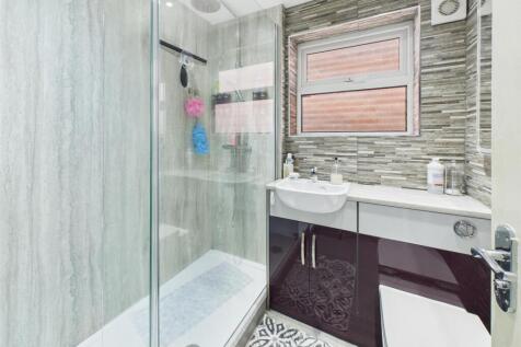 Well-Appointed Shower Room