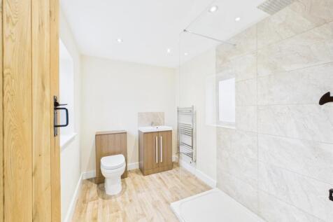 Spacious En-Suite