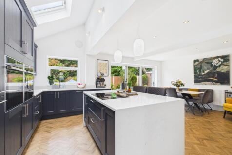 Living Kitchen / Dining Room