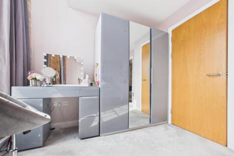 Master Bedroom Dressing Area