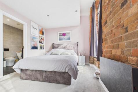 Master Bedroom With En-Suite