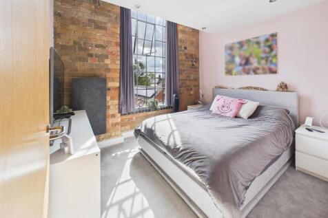 Spacious Double Bedroom