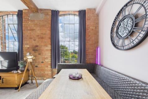 Lovely Dining/ Sitting Area