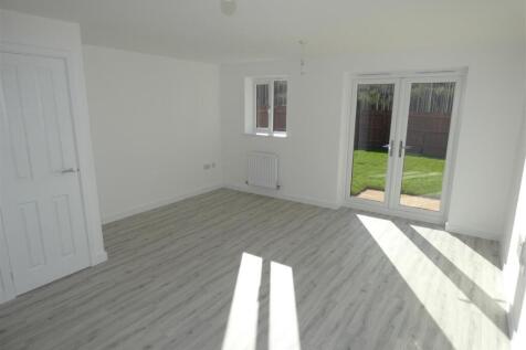 LIVING/DINING AREA