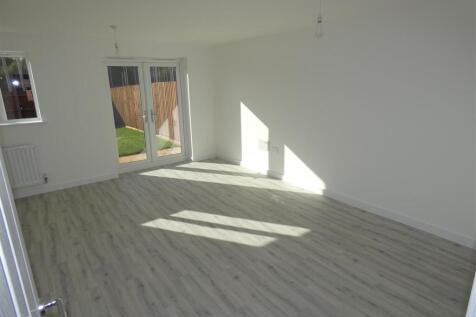 LIVING/DINING AREA