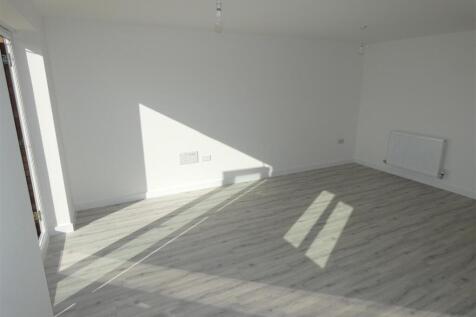 LIVING/DINING AREA