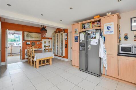 Living Kitchen/Dining Room