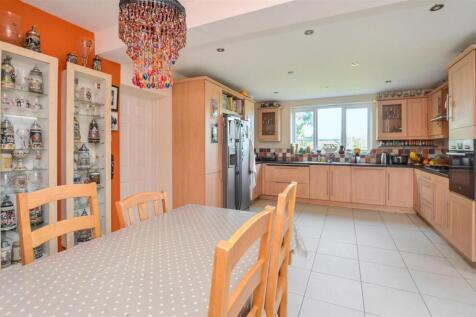 Living Kitchen/Dining Room