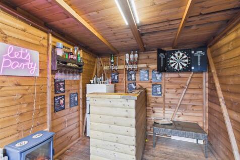Timber Summerhouse/Party Bar
