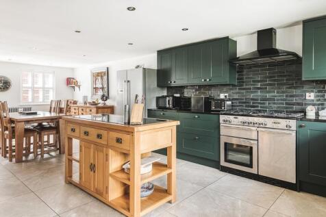 Living Kitchen/Dining Room