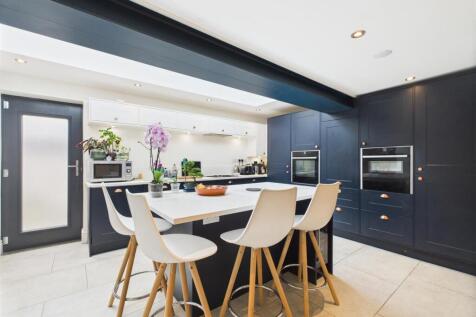 Living Kitchen/Dining Room