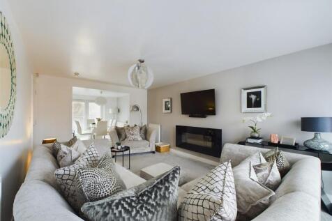 Living Kitchen/Dining Room