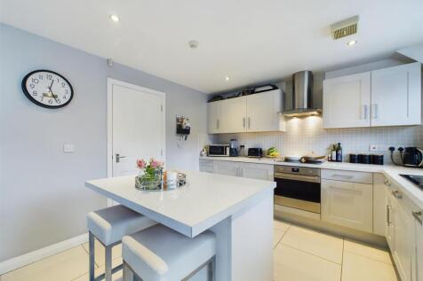 Living Kitchen/Dining Room