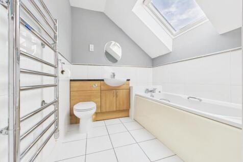 Spacious En-Suite