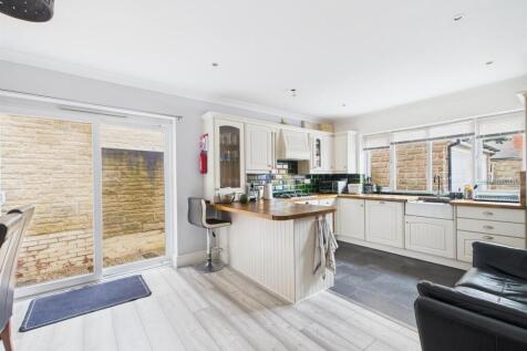 Living Kitchen/Dining Room