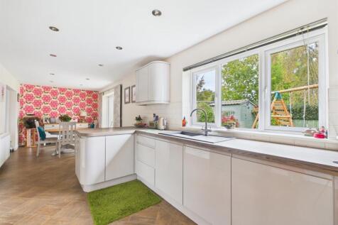 Living Kitchen/Dining Room