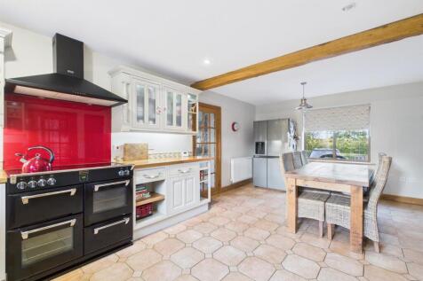 Living Kitchen/Dining Room