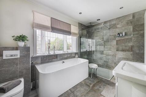 Superbly Appointed En-Suite Bathroom