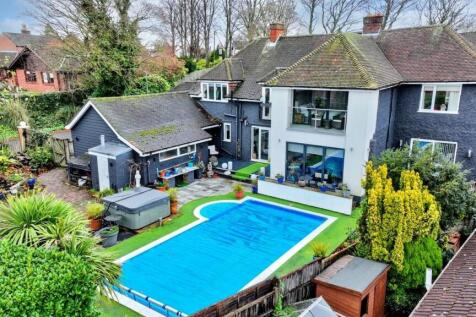 Outstanding Rear Garden