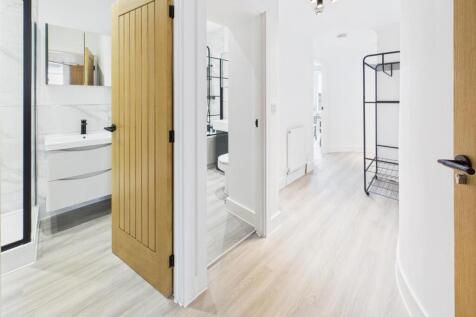 Light &amp; Spacious Hallway