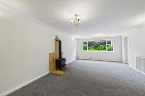 Spacious Lounge/Dining Room