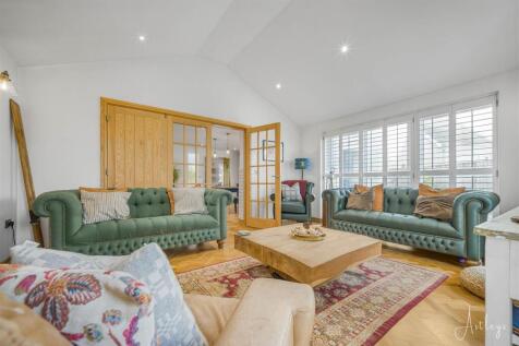 Another Aspect Of The Lounge
