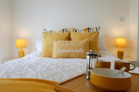 17 - Bedroom 1.jpeg