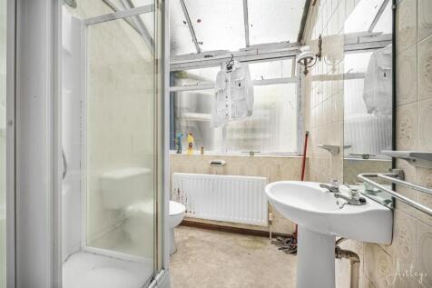 Lean to Shower room