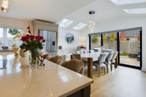 Kitchen Dining area 