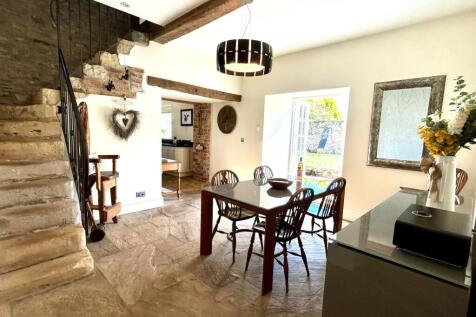 Dining room  (1)