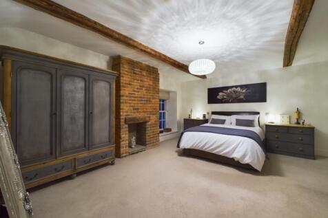 Master bedroom  (2)