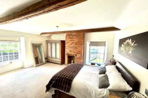 Master bedroom  (1)