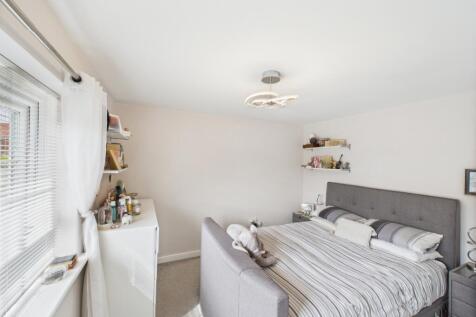 21 Ramsden Crescent  (1)