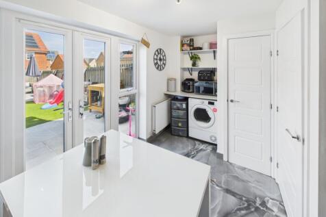 21 Ramsden Crescent  (12)
