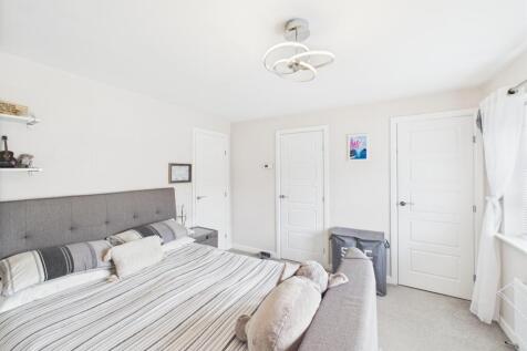 21 Ramsden Crescent  (2)