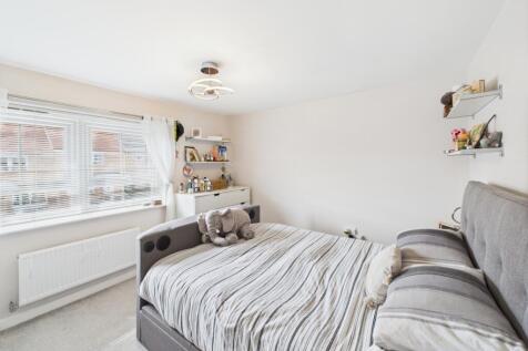 21 Ramsden Crescent  (18)
